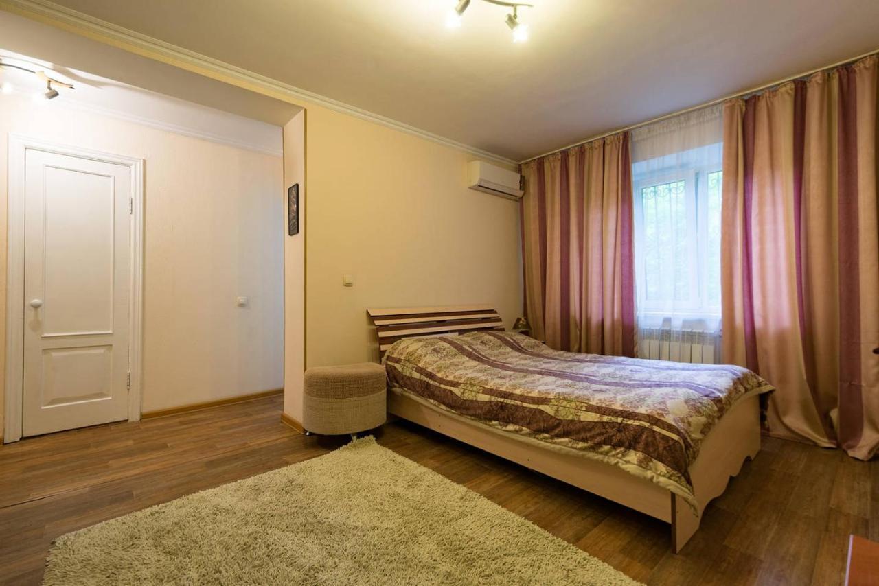 Apartment Nadezhda At Zheltoskan 77/79 Almaty Exterior photo